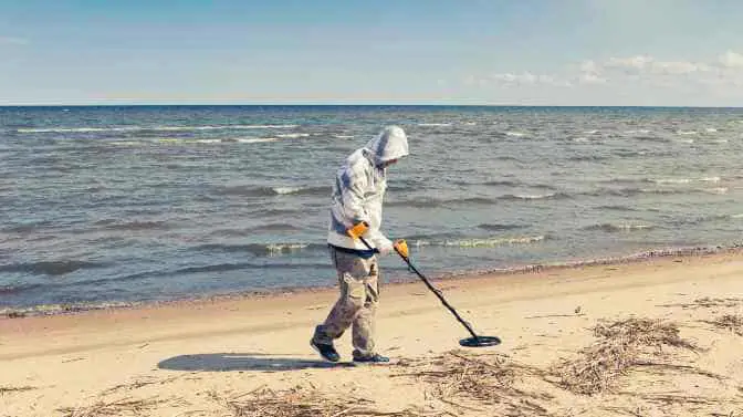 can you use a metal detector on Florida beaches