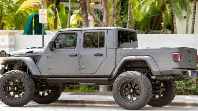 can a lifted Jeep be lowered